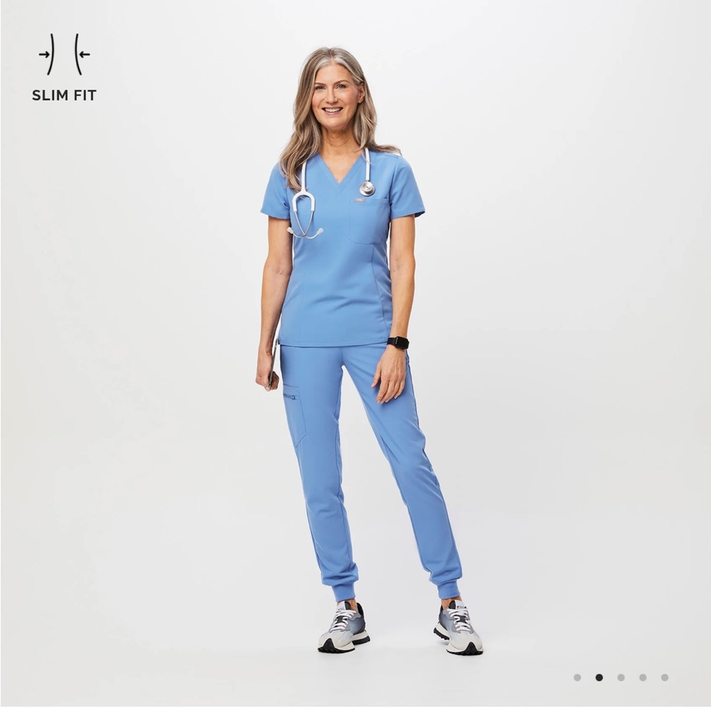NWT FIGS Slim fit Catarina One Pocket Scrub Top